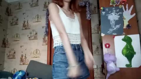 Snapshot of georgianahaeussler chatting on May 12, 4:15 pm Ellie online show from May 12, 4:15 pm