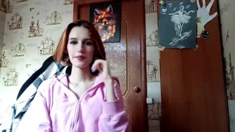 Snapshot of georgianahaeussler chatting on June 4, 3:29 pm Ellie online show from June 4, 3:29 pm