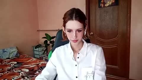 Ellie online show from June 25, 3:38 pm