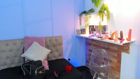 Georgina Coule online show from December 21, 12:06 pm