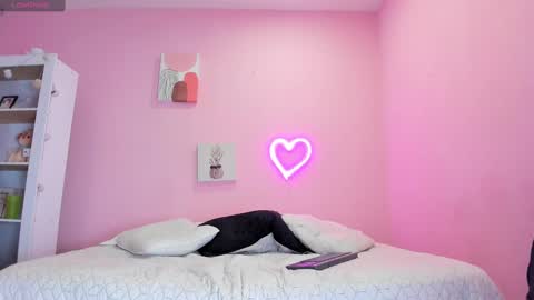 GEORGINA FERRI online show from September 24, 5:38 pm