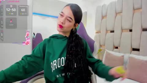 Snapshot of georgina_kloss chatting on February 12, 4:35 pm Georgina Kloss online show from February 12, 4:35 pm