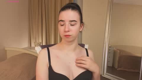 Snapshot of georginatrue chatting on October 18, 3:09 am My name is Kelly online show from October 18, 3:09 am