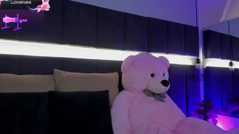 Kendal  online show from January 10, 1:21 am