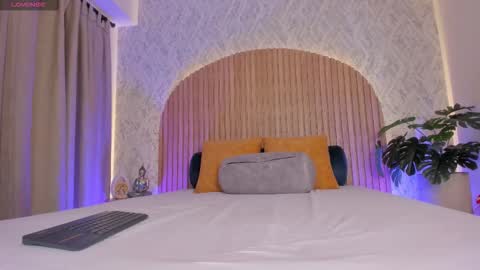 Kendal  online show from September 10, 9:04 pm