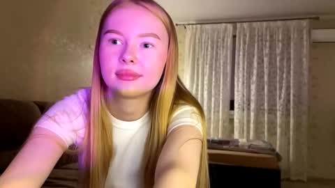 Snapshot of gerishingleton chatting on October 2, 8:49 pm Amelia online show from October 2, 8:49 pm