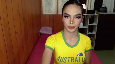 Snapshot of gerogoussidney chatting on November 6, 7:26 pm Sidneymorens online show from November 6, 7:26 pm