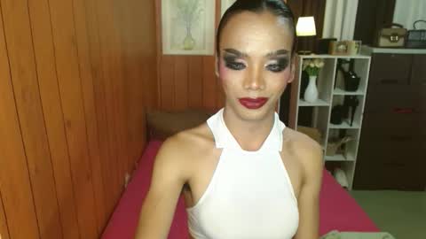 Snapshot of gerogoussidney chatting on November 28, 12:46 am Sidneymorens online show from November 28, 12:46 am