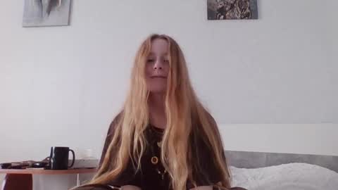 Snapshot of gertrudisturbe chatting on April 5, 3:26 am Kate online show from April 5, 3:26 am