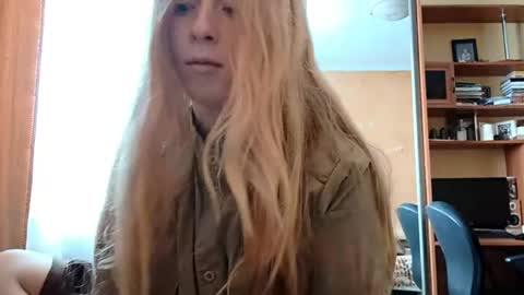 Snapshot of gertrudisturbe chatting on April 14, 3:34 am Kate online show from April 14, 3:34 am