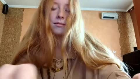 Snapshot of gertrudisturbe chatting on April 17, 3:09 am Kate online show from April 17, 3:09 am