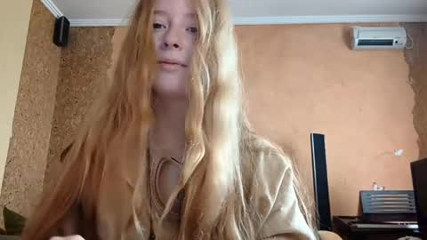 Snapshot of gertrudisturbe chatting on April 28, 11:21 pm Kate online show from April 28, 11:21 pm
