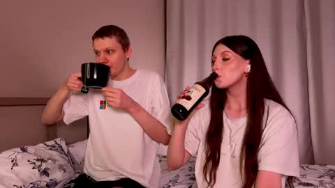 Snapshot of gethigh_ chatting on February 25, 8:19 pm Liz and Mark online show from February 25, 8:19 pm