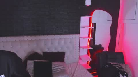 Allison  online show from January 28, 1:50 am