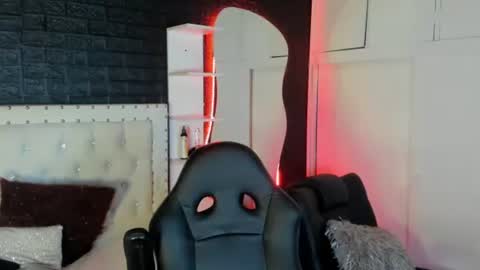 Allison  online show from February 7, 9:37 pm