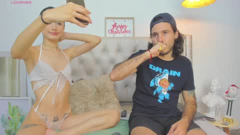 Snapshot of gia_and_diego chatting on December 11, 10:27 pm Gia and Andy online show from December 11, 10:27 pm