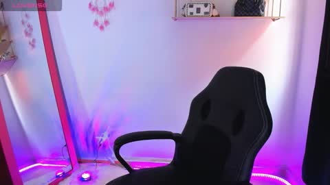 giaaaa   online show from October 3, 4:15 pm