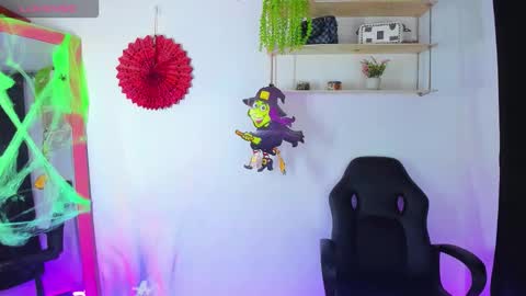 giaaaa   online show from October 23, 11:14 pm