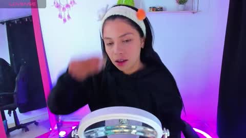 giaaaa   online show from December 15, 11:09 pm