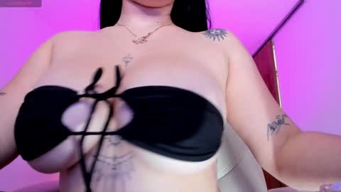 Snapshot of gia_lowry chatting on January 18, 5:48 pm Gia lowry online show from January 18, 5:48 pm