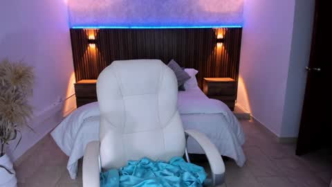 Snapshot of gia_lowry chatting on February 4, 3:11 am Gia lowry online show from February 4, 3:11 am