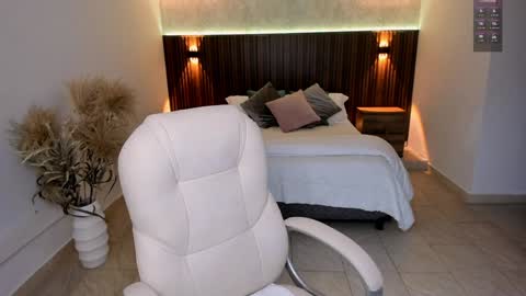 Snapshot of gia_lowry chatting on February 7, 3:12 am Gia lowry online show from February 7, 3:12 am