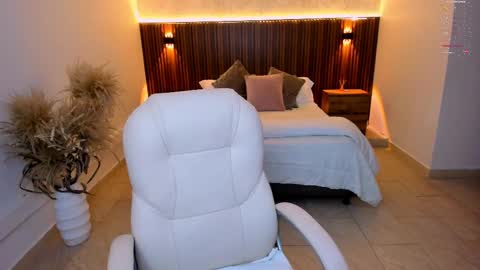 Snapshot of gia_lowry chatting on February 14, 3:11 am Gia lowry online show from February 14, 3:11 am