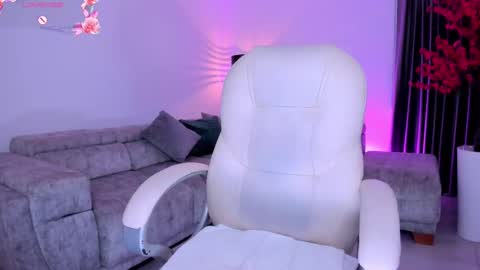 Snapshot of gia_lowry chatting on March 8, 6:43 am Gia lowry online show from March 8, 6:43 am