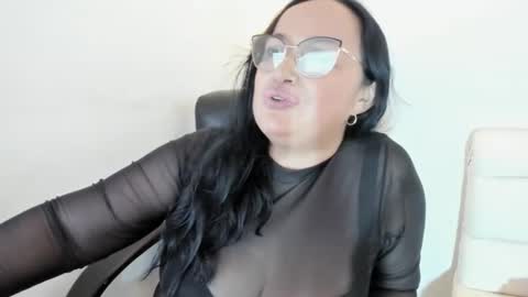 nahomi online show from January 19, 4:44 am