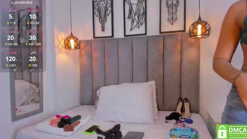 Snapshot of gia_scott chatting on October 19, 9:59 pm Darlliny online show from October 19, 9:59 pm