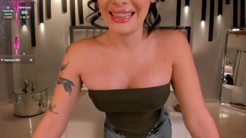 Gia Ferrera online show from December 14, 11:37 am