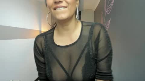 G I A  FOX online show from February 14, 10:36 pm