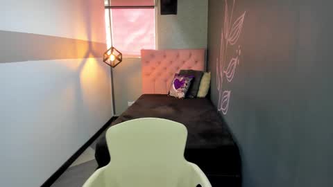 G I A  FOX online show from February 26, 3:41 pm