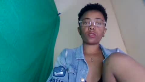 Snapshot of gialbloody chatting on July 14, 12:55 pm gialbloody online show from July 14, 12:55 pm