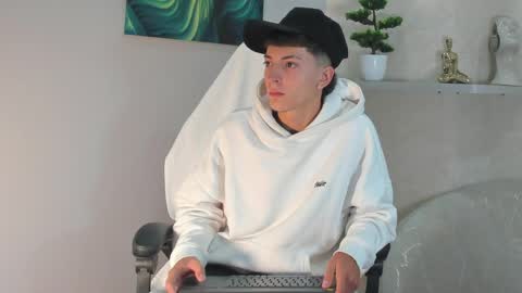 Snapshot of gian_rossii chatting on June 3, 11:13 am GIAN online show from June 3, 11:13 am