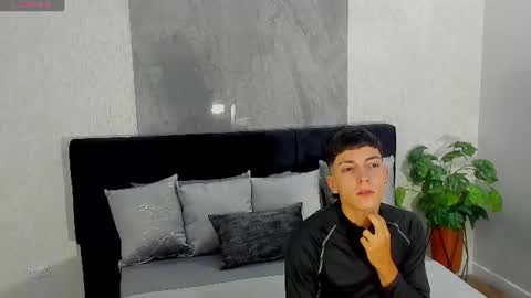 Snapshot of gian_rossii chatting on July 11, 8:06 am GIAN online show from July 11, 8:06 am