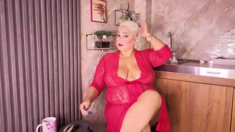 Snapshot of gianellacox chatting on June 29, 11:10 am online show from June 29, 11:10 am