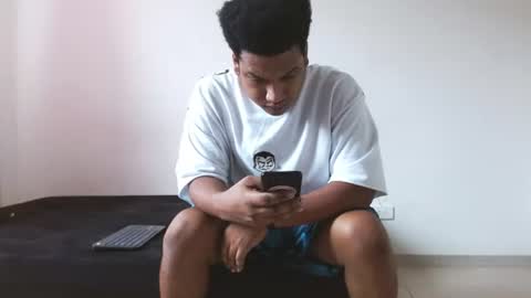 Snapshot of giant_feet chatting on June 25, 12:42 pm BOSS online show from June 25, 12:42 pm