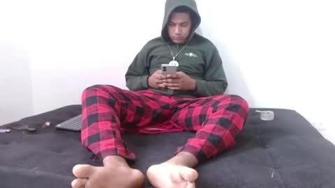 Snapshot of giant_feet chatting on July 18, 11:47 am BOSS online show from July 18, 11:47 am