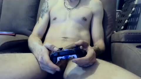 Snapshot of giantdick4u1991 chatting on December 13, 6:42 am giantdick4u1991 online show from December 13, 6:42 am