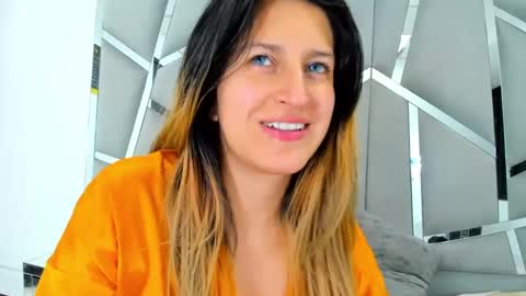 GiaRoussel online show from February 9, 8:13 pm