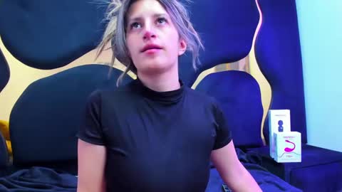 GiaRoussel online show from October 11, 3:54 pm