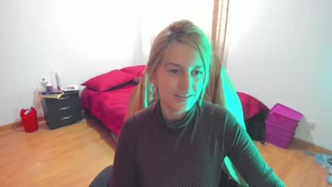 GiaRoussel online show from April 7, 4:07 pm