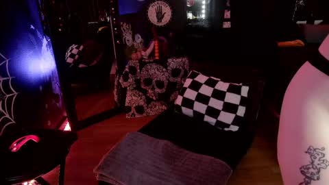 Snapshot of gigglemethis22 chatting on December 29, 6:49 pm Giggles online show from December 29, 6:49 pm