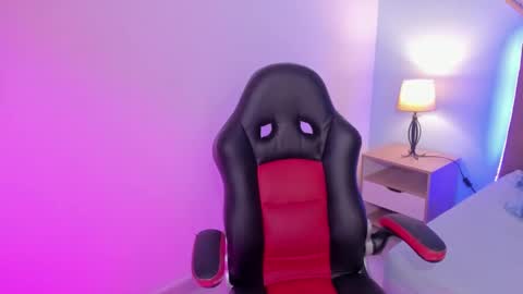 gigi_burns online show from November 30, 1:15 pm