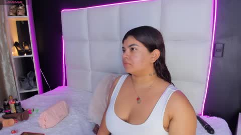 Snapshot of gigi_duran chatting on April 27, 12:47 pm Gigi online show from April 27, 12:47 pm