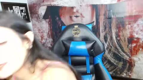 Snapshot of gigi_gilt_ chatting on February 1, 4:22 am Gigi 3 online show from February 1, 4:22 am