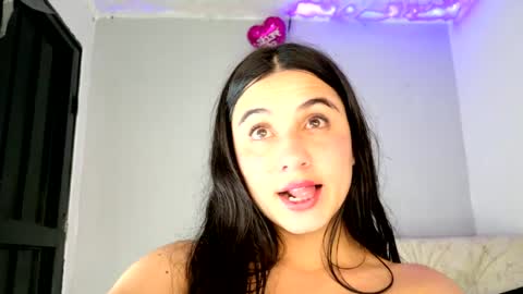 Snapshot of gigi_loved chatting on April 21, 1:42 am Gigi online show from April 21, 1:42 am