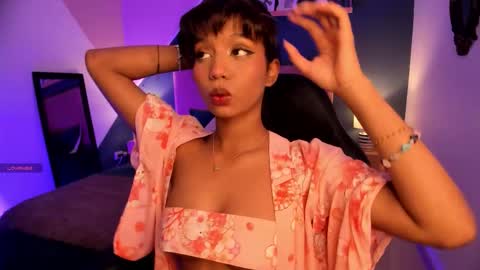 GIGI online show from December 19, 1:23 am