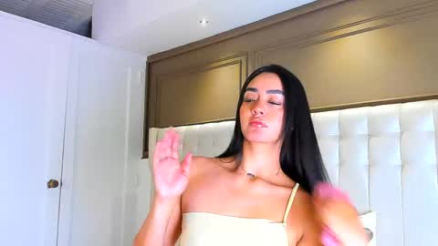 Snapshot of gigi_wilden chatting on April 21, 12:44 pm gigi wilden online show from April 21, 12:44 pm